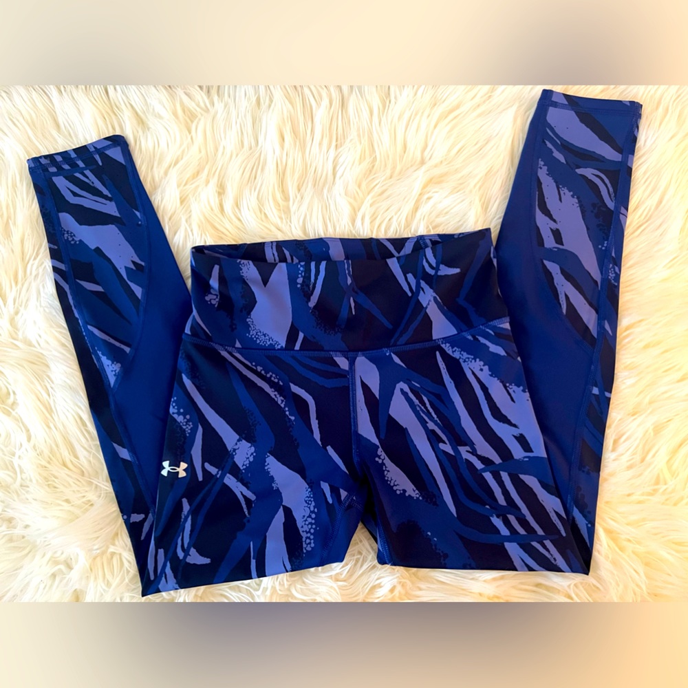 Under Armour Leggings/Tights. Shades of blue. Small.  Full length.